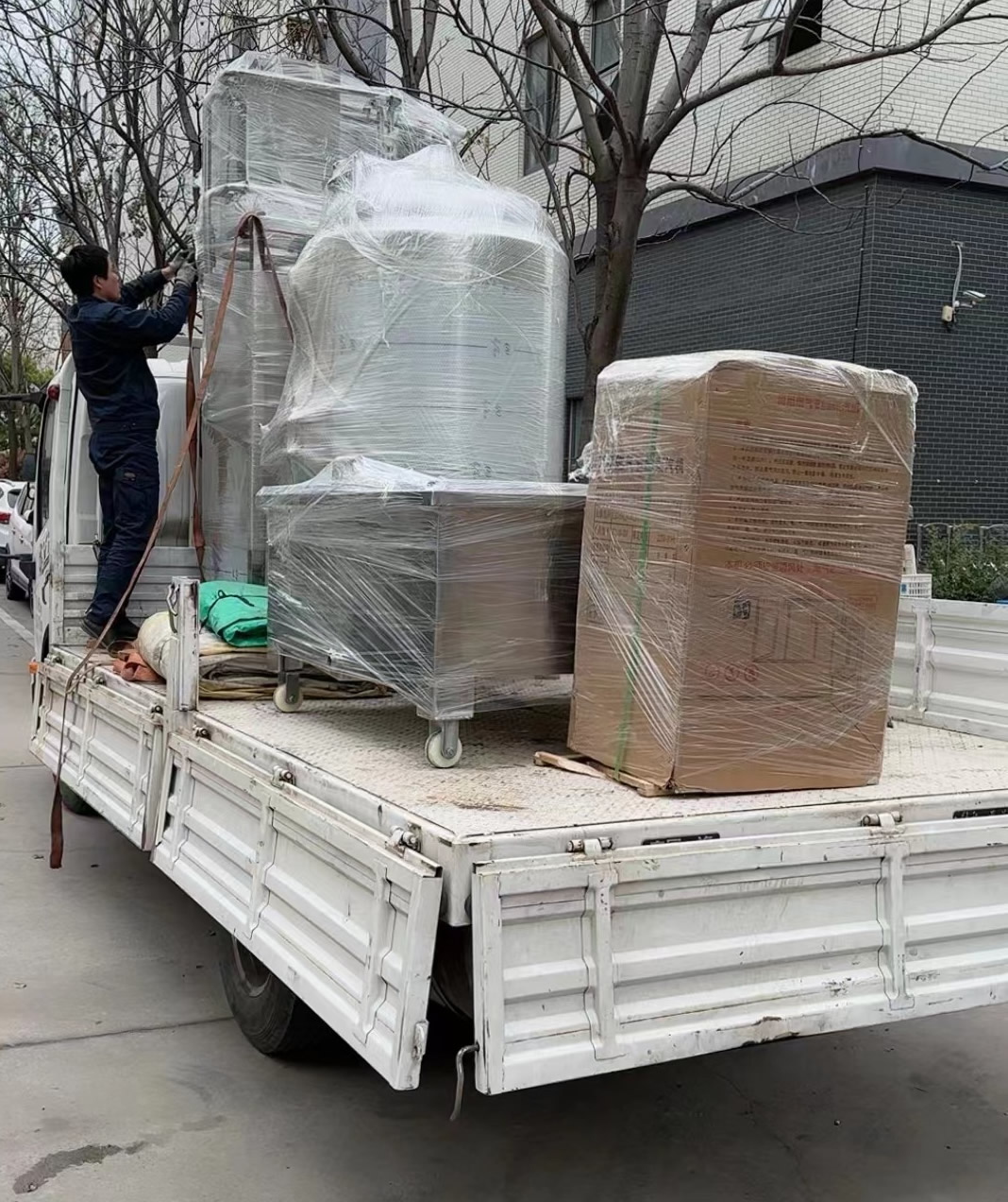 湖北荊門鐘祥市段總購(gòu)買的一套白酒設(shè)備已打包發(fā)貨！